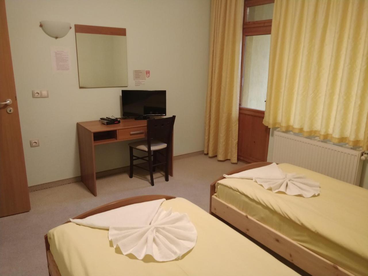 Hotel Restaurant Popini Laki Jagodina Exteriör bild